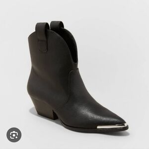 Henley black boots!